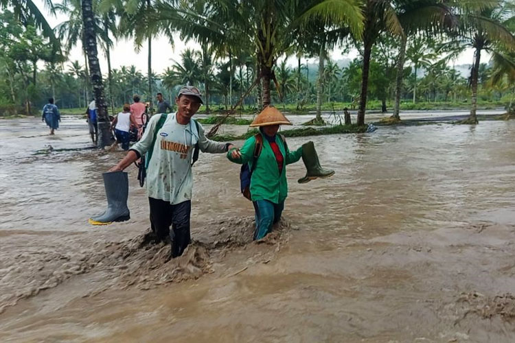 Akibat Banjir Lahar Semeru, Ratusan Warga Dikabarkan Terisolasi