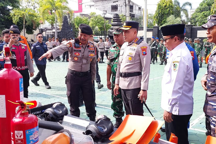 Pengecekan peralatan tanggap darurat bencana oleh Kapolresta, Wabup dan BPBD Banyuwangi. (Foto: Polresta Banyuwangi For TIMES Indonesia)