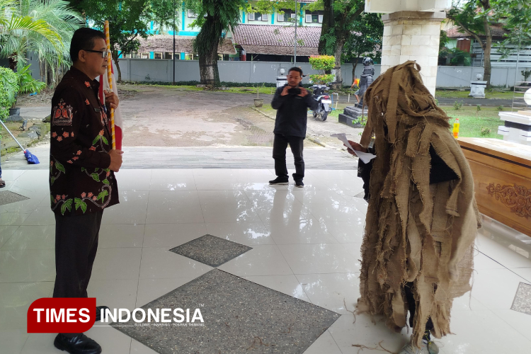 Lilik Yuliantoro, Aktivis sekaligus jurnalis yang melakukan aksi jalan miring di Blora. (FOTO: Rengga/TIMES Indonesia)