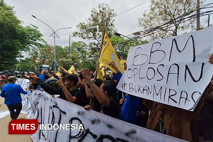 Mahasiswa Demo Kantor Pertamina, Tuntut Peningkatan Mutu BBM