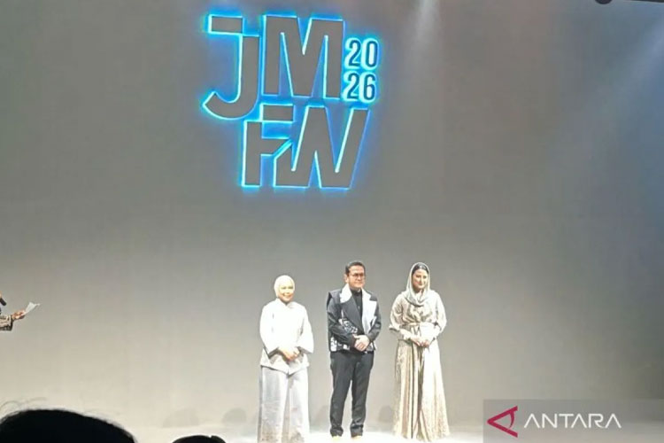 Menteri Perdagangan RI Budi Santoso menghadiri pembukaan Jakarta Muslim Fashion Week (JMFW) 2026 di Jakarta, Kamis (6/11/2025) (FOTO: Maria Cicilia Galuh/ANTARA)