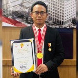 Putra Majalengka H Agus Asri Sabana Sabet Penghargaan The Best Mediator 2025