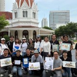 Generasi Muda Indonesia-Malaysia Melukis Warisan Arsitektur Surabaya