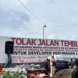 Warga Hadang Petugas, Pembongkaran Fasum untuk Jalan Tembusan di Griya Shanta Kota Malang Memanas