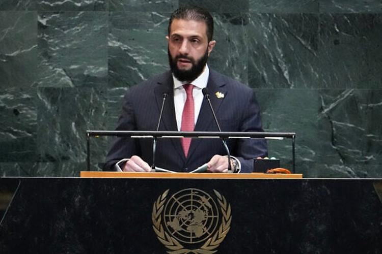 Presiden Suriah, Ahmed al-Sharaa saat berpidato dalam Debat Umum di Markas Besar PBB di New York City pada 24 September 2025. (FOTO: AFP)