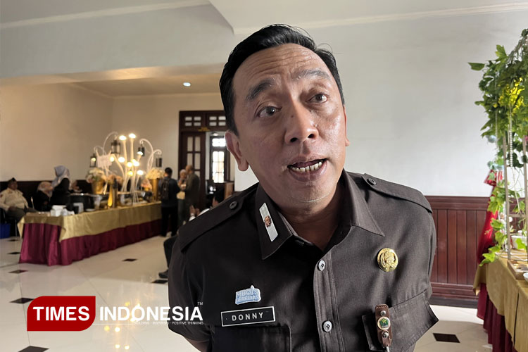 Kepala Dinsos P3AP2KB Kota Malang, Donny Sandito saat ditemui awak media. (FOTO: Rizky Kurniawan Pratama/TIMES Indonesia)