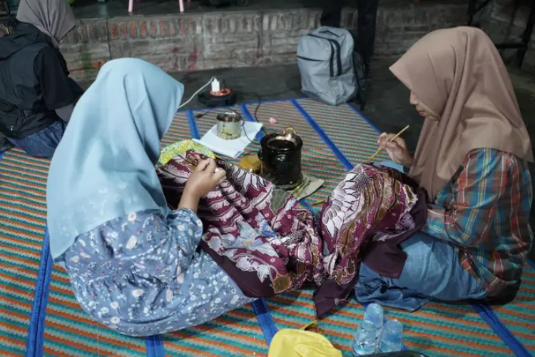 Di Omah Pembatik Cilik, anak-anak di Desa Bumiaji bukan hanya belajar mencanting, tapi menemukan kebanggaan budaya yang mendorong kemajuan desa dan UMKM lokal (FOTO:goodnewsfromindonesia)
