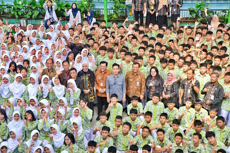 MBG di Jateng Sudah Layani 6,3 Juta Orang, Wapres Gibran-Gubernur Ahmad Luthfi Tinjau Salatiga