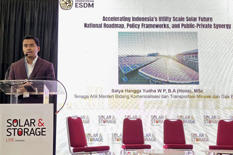 Tenaga Ahli Menteri ESDM Satya Hangga Yudha Widya Putra menjadi keynote speech dalam acara 