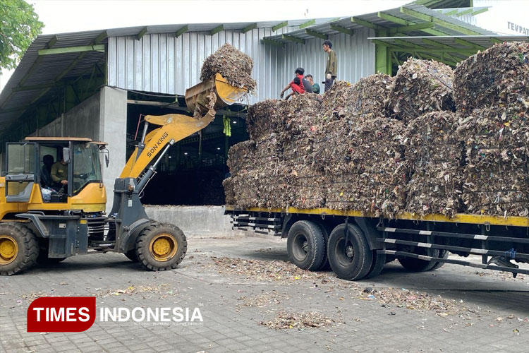 Limbah plastik yang disulap menjadi bakan bakar alternatif industri. (FOTO: Humas Pemkab for TIMES Indonesia)