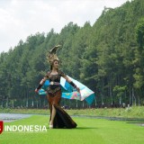 Pesona Magis 'Titisan Dewi Rengganis' di Atas Catwalk Apung Ranu Segaran