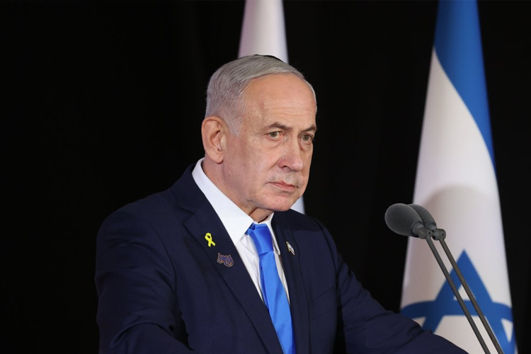 Perdana Menteri Israel Benjamin Netanyahu menyampaikan pidato pada upacara Peringatan Hari Perang Pedang Besi di Gunung Herzl, Yerusalem, Israel, 16 Oktober 2025. (FOTO: Daily Sabah/EPA)