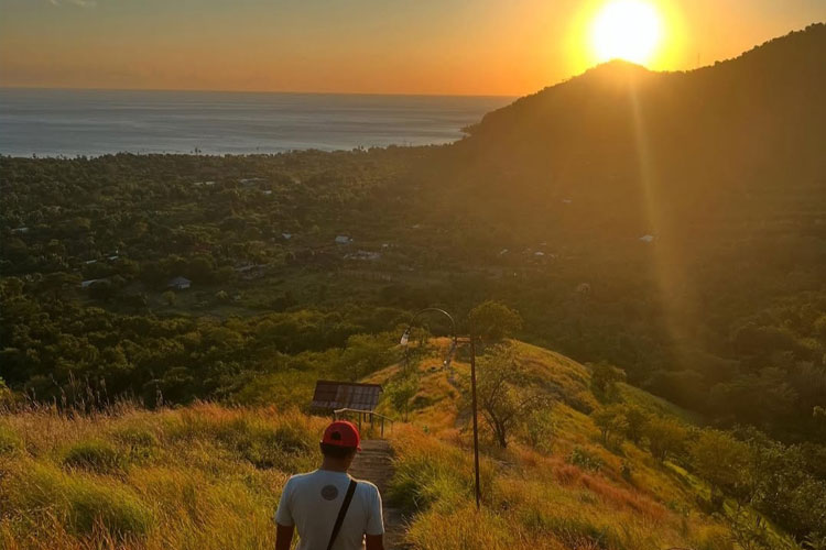 Gunung dan laut menjadi pemandangan khas Desa Pemuteran yang diakui PBB sebagai desa wisata dunia. (FOTO: Pokdarwis Pemuteran for TIMES Indonesia)