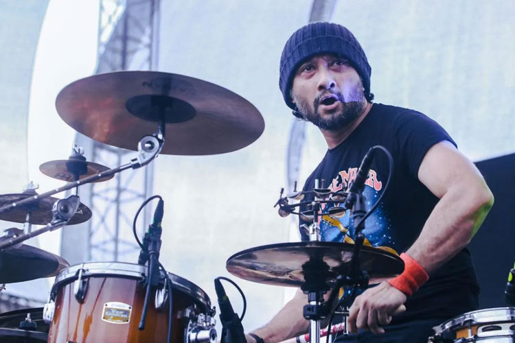 'Victory Song',  Simbol Kemenangan  Franki Indrasmoro