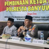 Kapolresta Banyuwangi Ajak Masyarakat Perangi Hoaks Lewat Satkamling