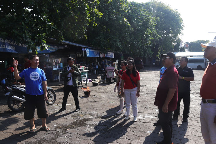 Wali Kota Yogyakarta Hasto Wardoyo mengajak warga untuk menjaga kebersihan di Pasar Sore Malioboro. (FOTO: Pemkot Jogja for TIMES Indonesia)