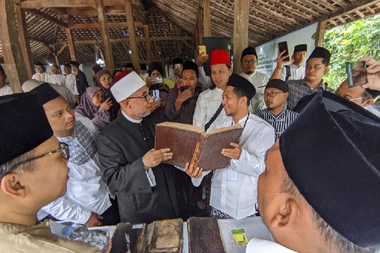 Pameran Manuskrip Tegalsari Ponorogo hadirkan ulama besar dari Al-Azhar Mesir, Prof. Dr. Muhammad Ibrahim Al-Asymawi. (Foto:Fitri for TIMES Indonesia)