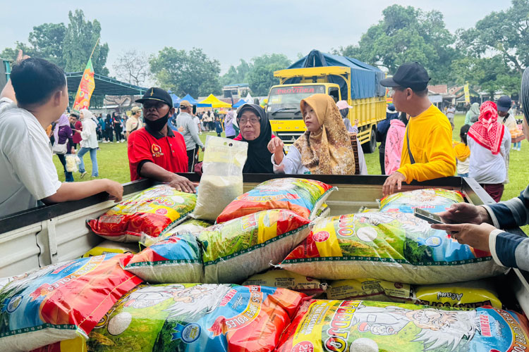 Peringatan HUT Nasdem ke-14 di Lapangan Pohkecik, Dlanggu, Kabupaten Mojokerto, Minggu (9/11/2025) (FOTO: TIMES Indonesia)