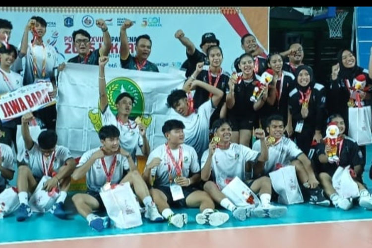 Tim voli putra dan putri Jabar rebut medali emas cabang voli indoor POPNAS 2025. (Foto: Lutfi Sukri/TIMES Indonesia)