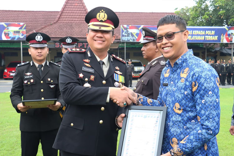Hari Pahlawan Nasional 2025, Polres Mojokerto Kota Beri Reward kepada Masyarakat