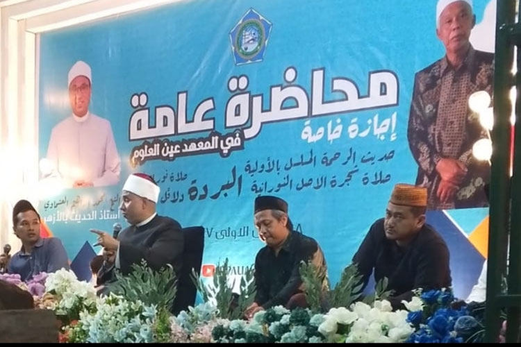 Guru Besar Al-Azhar Mesir Prof. Dr. Muhammad Ibrohim Al-Asymawi pimpin Ijazahan di Ponpes Ainul Ulum Ponorogo. (Foto: Ponpes Ainul Ulum)