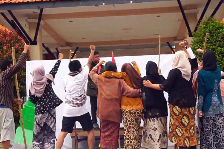 Membongkar Taktik Perang Kuno: Teatrikal Hari Pahlawan Hidupkan Strategi Supit Urang