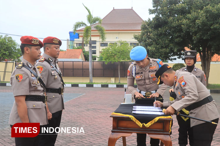 Serah Terima Jabatan Kasat Reskrim Polres Probolinggo. (FOTO: Humas Polres Probolinggo for TIMES Indonesia)