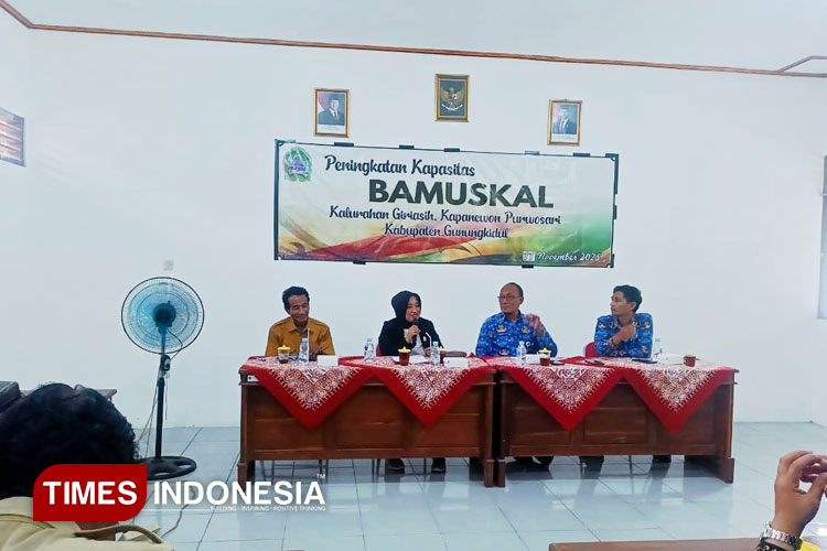Ketua DPRD Gunungkidul Endang Sri Sumiyartini saat menyampaikan materi peningkatan kapasitas bamuskal. (Foto: Soni Haryono/Times Indonesia)