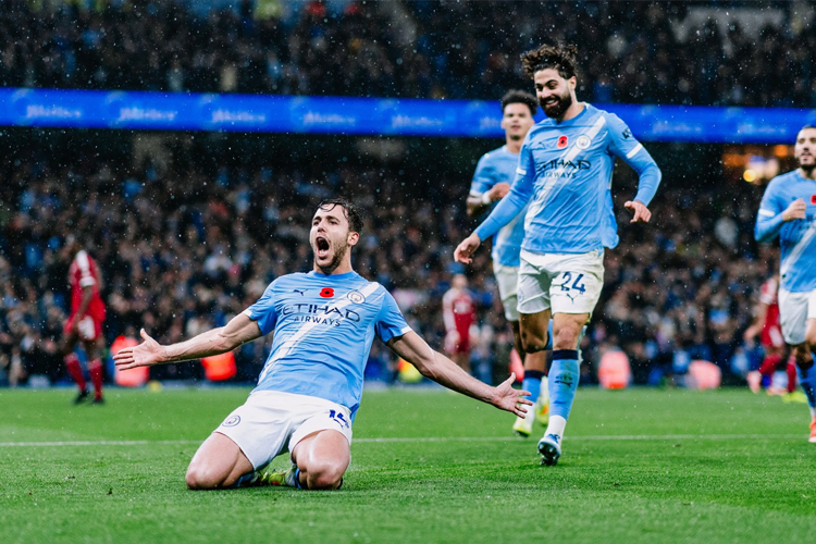Nico Gonzalez merayakan gol kedua Manchester City ke gawang Liverpool. Pertandingan ini dimenangkan City dengan skor 3-0. (foto: Manchester City)