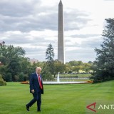 Trump Bakal Bagikan US$2.000 per Orang, Tapi dari Mana Dananya?