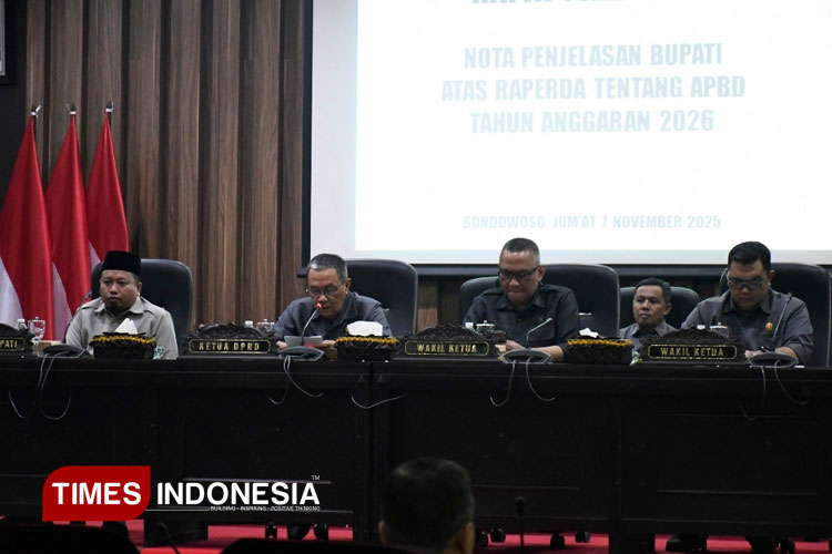 Rapat Paripurna penyampaian nota penjelasan bupati Bondowoso tentang APBD Tahun 2026 di DPRD setempat (FOTO: Moh Bahri/TIMES Indonesia)