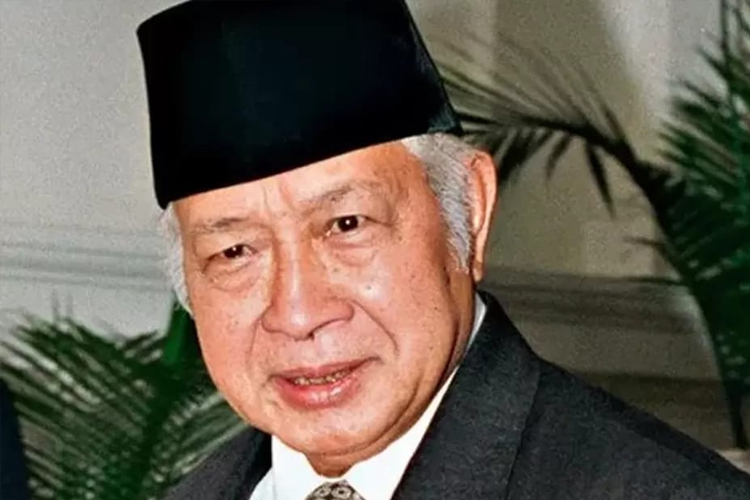 Hari Ini Soeharto Ditetapkan Jadi Pahlawan Nasional, Gus Mus Hingga Aktivis 98 Menolak Tegas