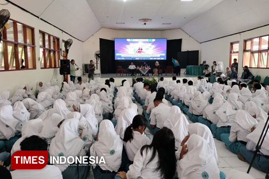 Sosialisasi Stop Pernikahan Dini agar Tidak Menjadi JUS (Janda Usia Sekolah)” di SMAN 19 Kota Surabaya, Senin (10/11/2025). (Foto: Lely Yuana/TIMES Indonesia)
