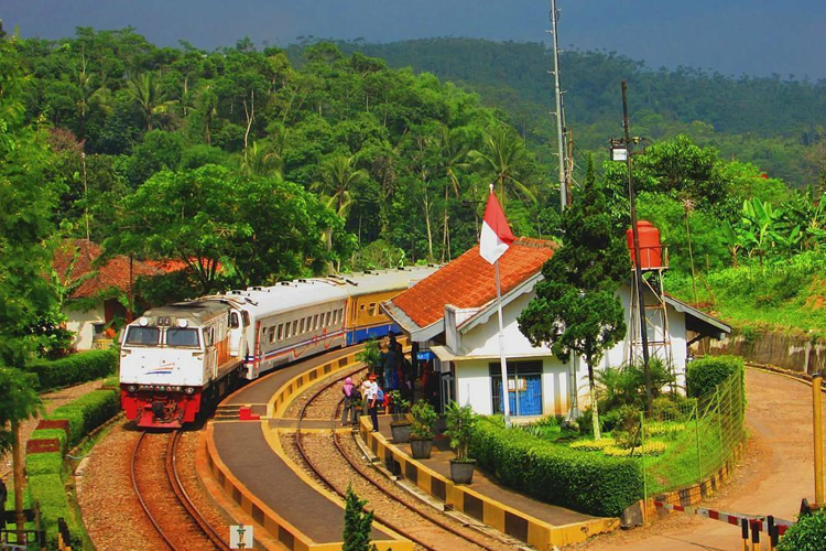 Jelajah Pesona Priangan, KA Wisata Jakalalana Segera Hubungkan Jakarta-Cianjur