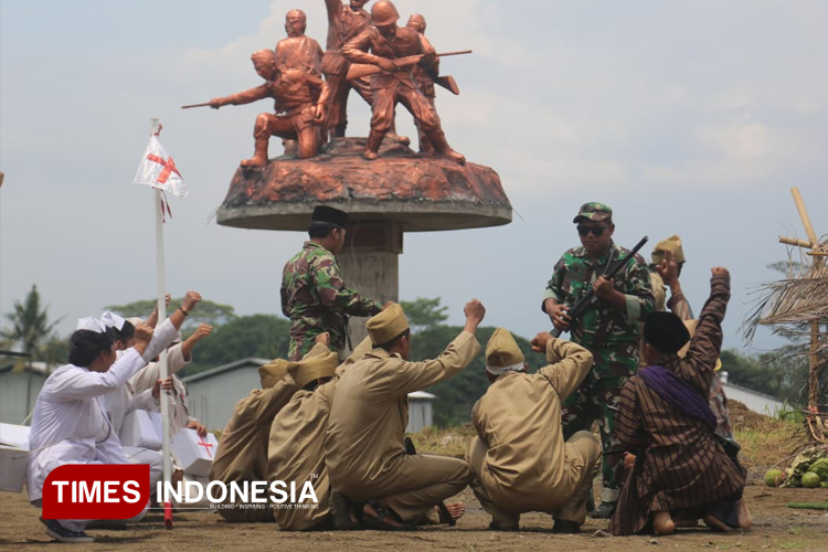 aksi-teatrikal-hari-pahlawan.jpg