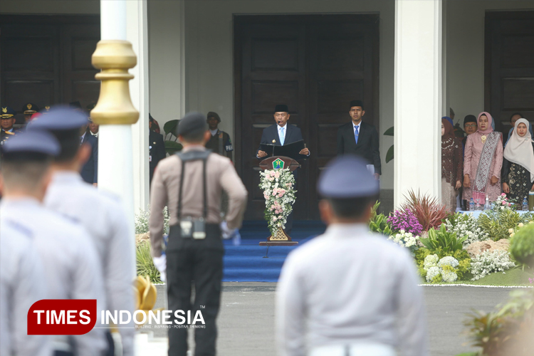 Suasana kegiatan upacara peringatan Hari Pahlawan di Balai Kota Malang, Senin (10/11/2025). (Foto: Tria Adha/TIMES Indonesia)