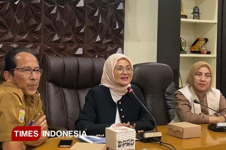 Suasana diskusi peran politik dan kepemimpinan perempuan DPRD Kabupaten Malang dengan rombongan DPRD Kabupaten Kampar Riau, di gedung dewan, Selasa (11/11/2025) petang. (Foto: Amin/TIMES Indonesia)