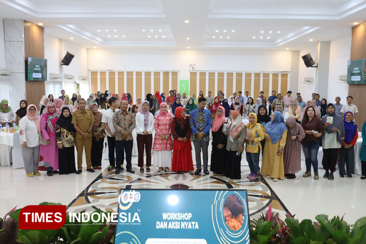 Peserta Workshop dan Aksi Nyata Optimalisasi Hilirisasi Kelapa Sawit dan Kakao di Jawa Timur: Diversifikasi Produk, Legalitas UMKM, Akses Pembiayaan, dan Peluang Ekspor