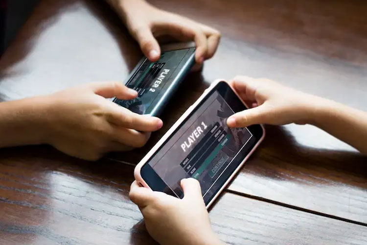 Bermain Gim Online. (FOTO: Freepik.com/rawpixel-com)