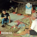 Sudarmaji, Puluhan Tahun Hidup di Gua Anggas Wesi