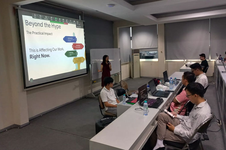 Institut STTS bersama FlutterFlow Developer Group Surabaya menggelar “Saturday Sharing Session” pada Sabtu (8/11/2025), menghadirkan bahasan menarik tentang evolusi Agentic AI.