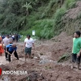 Tanah Longsor Terjang Jalur Poncol Magetan, 1 Tewas Tertimbun, Akses Jalan Sempat Lumpuh