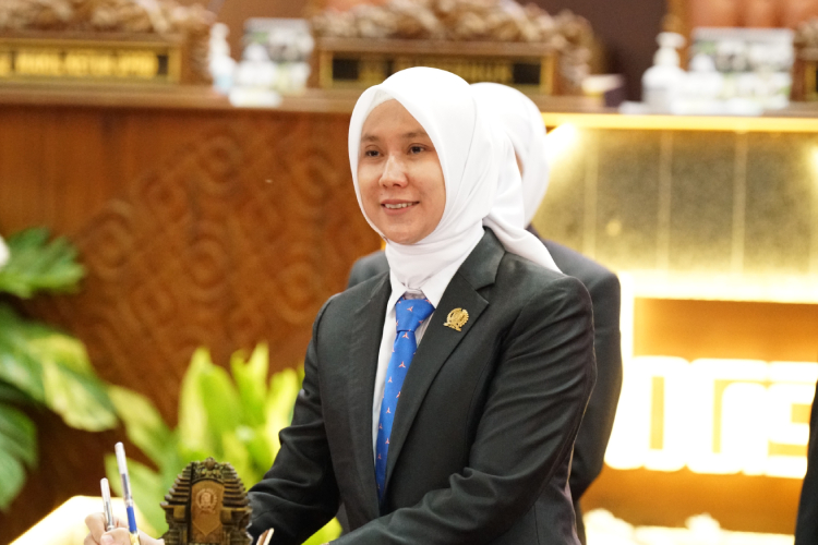 Wakil Ketua DPRD Jatim Sri Wahyuni mengajak generasi muda untuk mendefinisikan ulang kepahlawanan dengan integritas, keberanian, dan karya nyata yang berdampak pada bangsa. (Foto: DPRD Jatim)