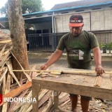 Menengok Produksi Kotak Sayur di Bondowoso yang Mempekerjakan Lansia