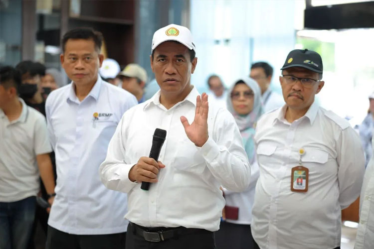 Sewakan 300 Hektar Lahan Negara, Mentan Amran Copot Langsung Pejabat di Lapangan
