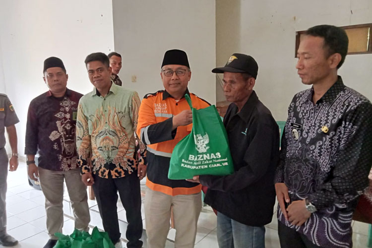 Korban Angin Puting Beliung di Cibeber Terima Bantuan dari Baznas Cianjur