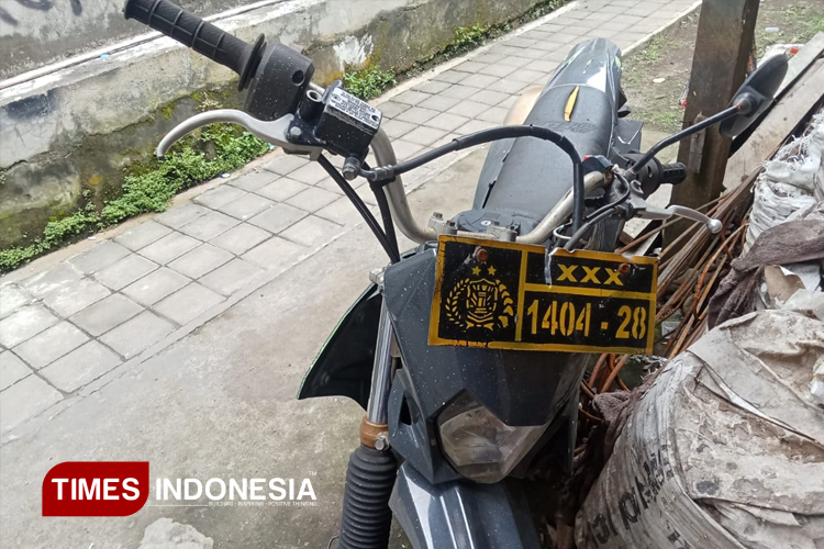 Motor Dinas Bhabinkamtibmas Terbengkalai Sejak Awal 2025 di Jalan Dahlia Ternate