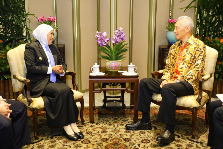 Khofifah Bahas Kerja Sama Strategis dengan Lee Hsien Loong di Singapura