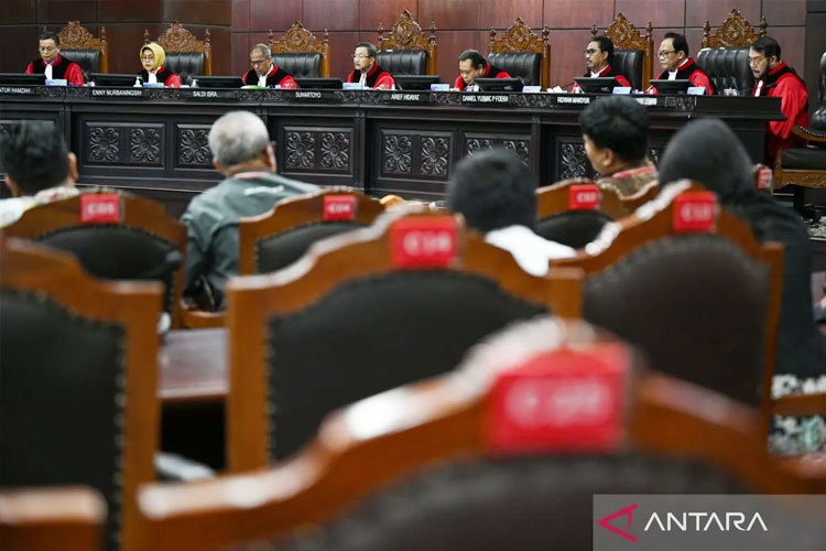 MK: Polisi Aktif Dilarang Rangkap Jabatan Sipil, Harus Mundur atau Pensiun