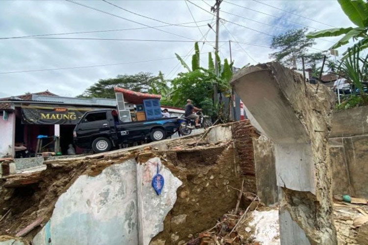 Dampak Pergerakan Tanah di Rajadesa Ciamis, BPBD Sebut 47 Jiwa Mengungsi